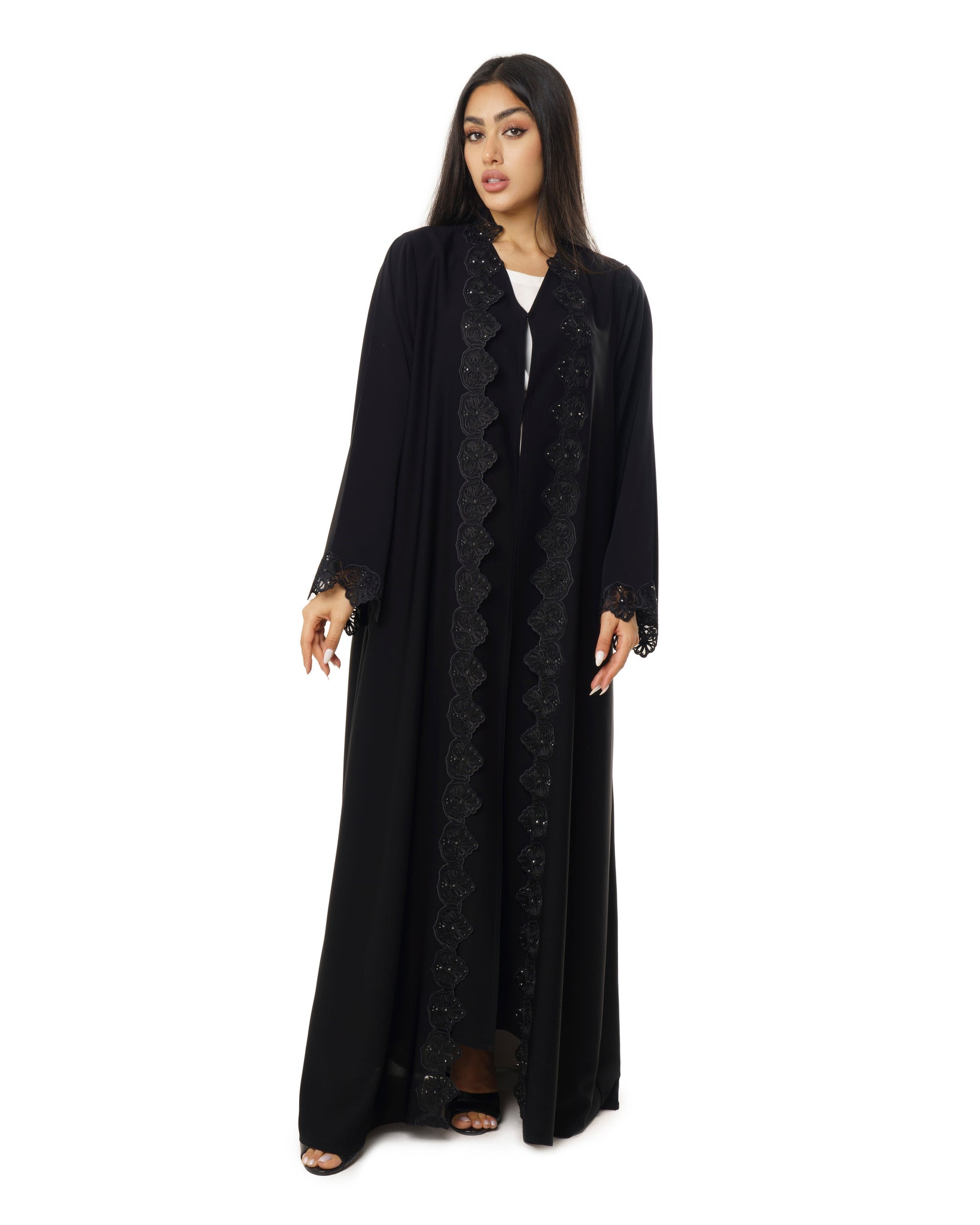 Hanayen Traditional Emirati Abaya Style With Lace Details