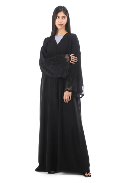 Hanayen Abstract Lace Trimmed Abaya In Black